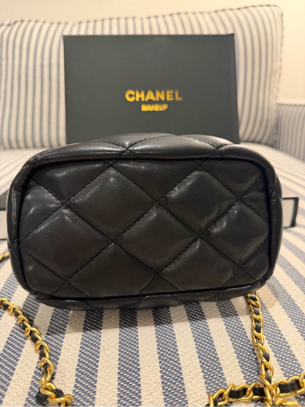 CHANEL Beaute VIP/GWP/ MAKEUP Quilted Crossbody Bag with Charms. Gold Chain. - Picture 15 of 16